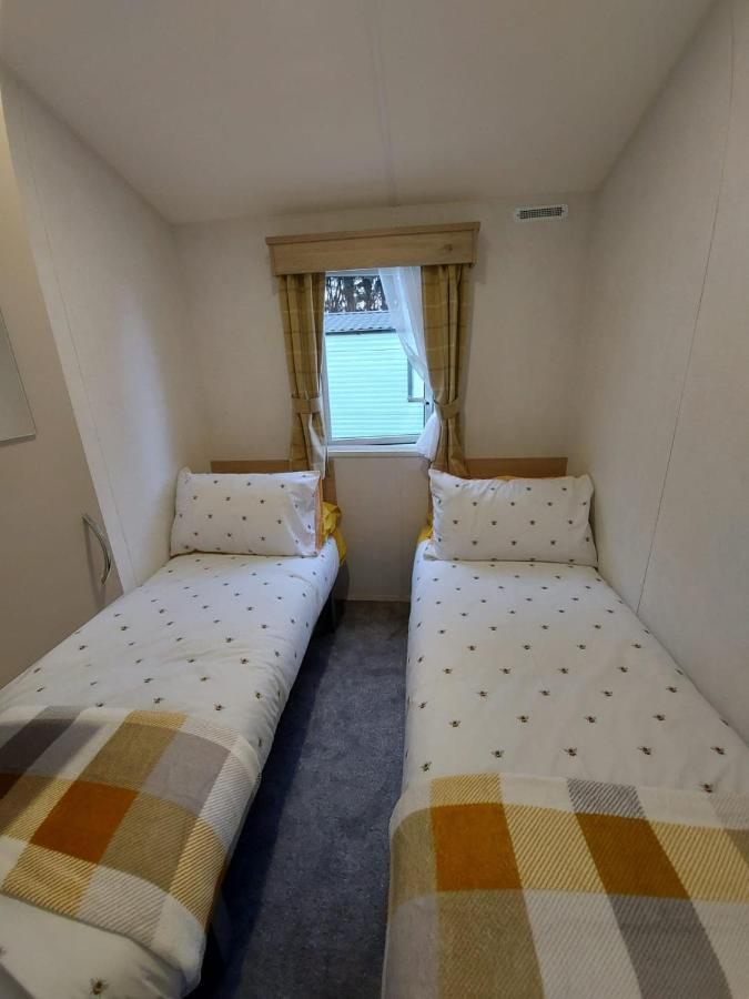 Woofles Luxury Caravan At Knaresborough Lido Exterior foto