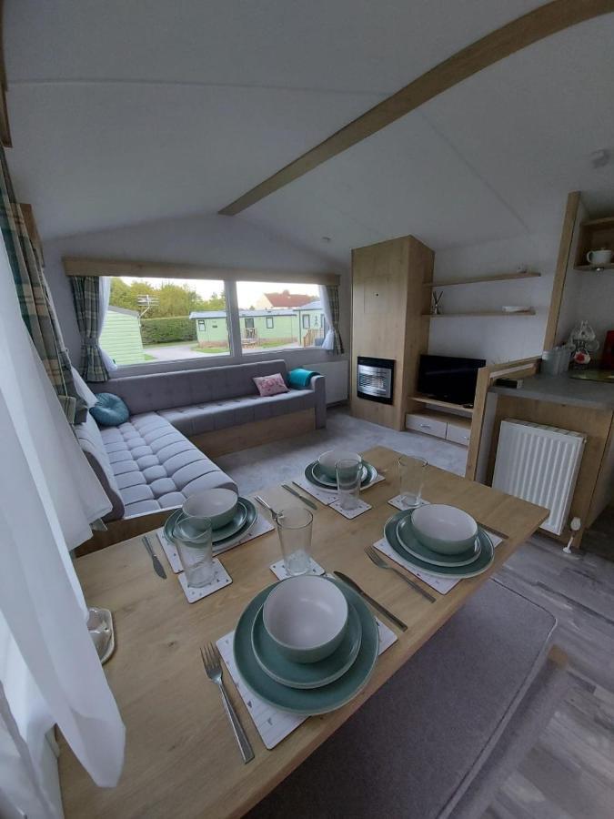 Woofles Luxury Caravan At Knaresborough Lido Exterior foto