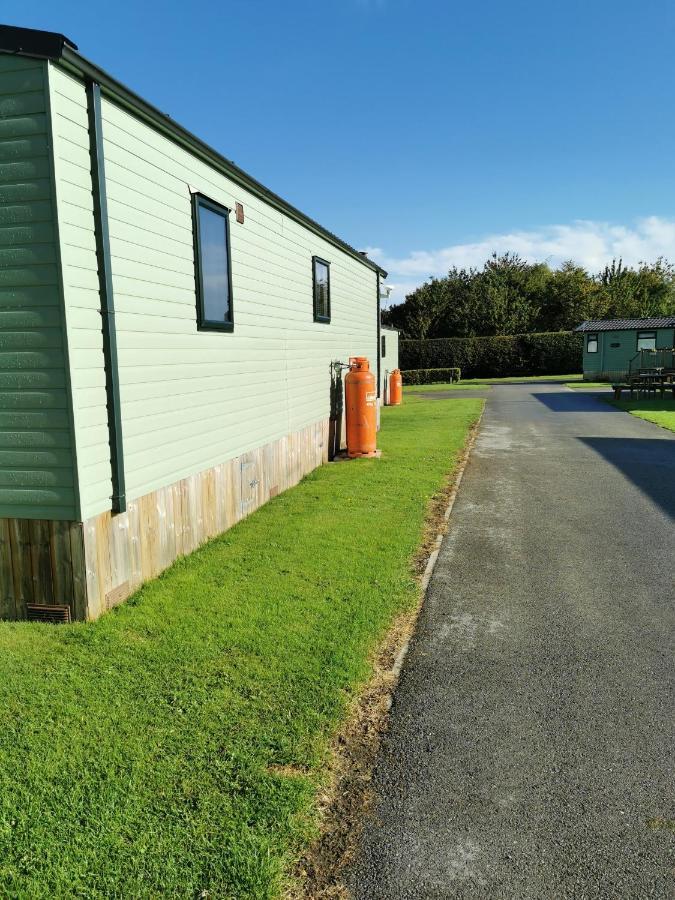 Woofles Luxury Caravan At Knaresborough Lido Exterior foto