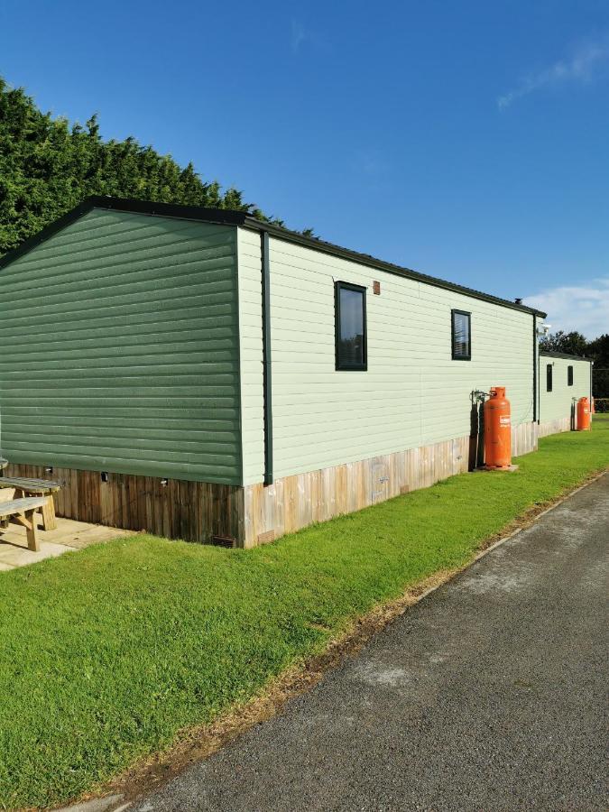 Woofles Luxury Caravan At Knaresborough Lido Exterior foto