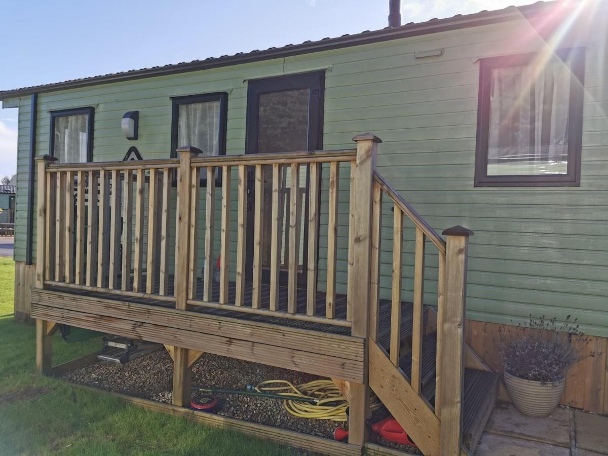 Woofles Luxury Caravan At Knaresborough Lido Exterior foto