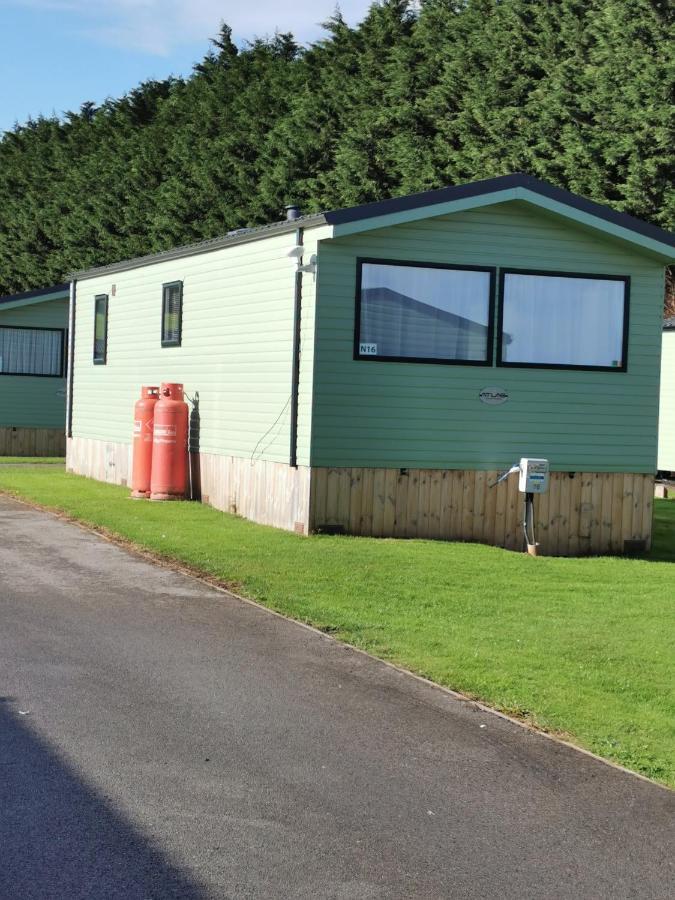 Woofles Luxury Caravan At Knaresborough Lido Exterior foto