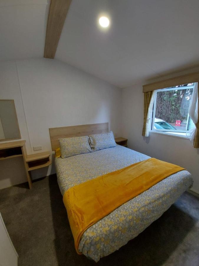 Woofles Luxury Caravan At Knaresborough Lido Exterior foto