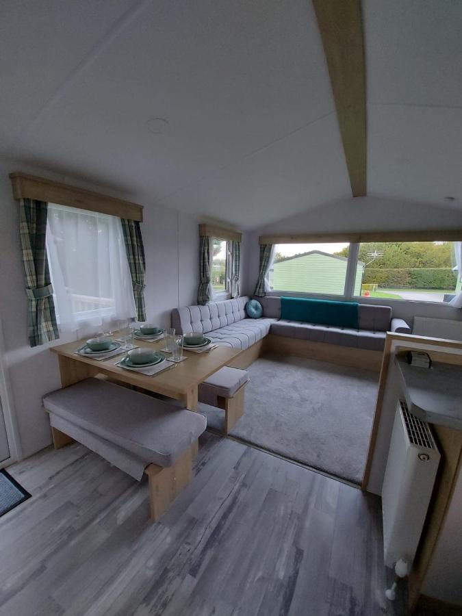 Woofles Luxury Caravan At Knaresborough Lido Exterior foto